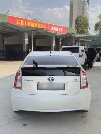 Toyota Prius III Рестайлинг (XW30) 1.8hyb AT