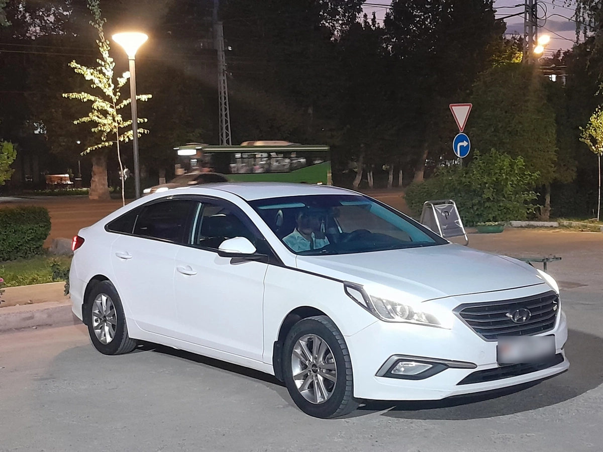 Открыть фото Hyundai Sonata VII (LF) LPi 2.0 AT