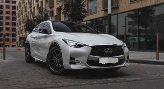 Infiniti Q30 2.0 AMT 4WD