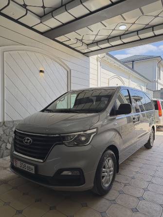Hyundai Starex (H-1) Hyundai Starex (H-1) II Рестайлинг 2 2.5d AT