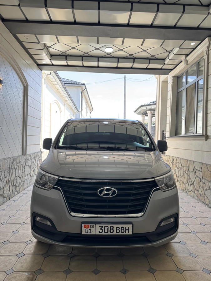 Hyundai Starex (H-1) Hyundai Starex (H-1) II Рестайлинг 2 2.5d AT