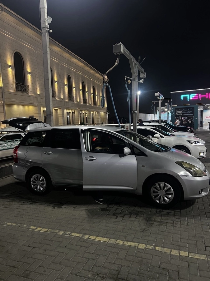 Открыть фото Toyota Wish I 1.8 AT