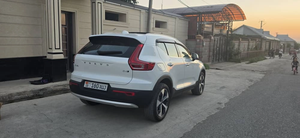 Volvo XC40 I 2.0 AT 4WD