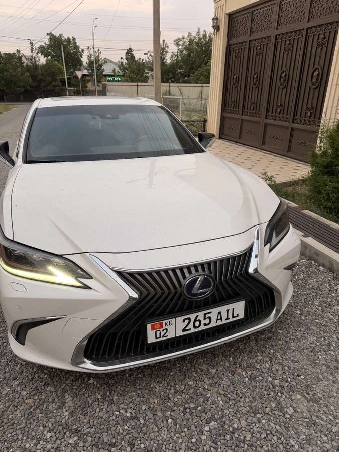 Lexus ES VII 300h 2.5hyb CVT