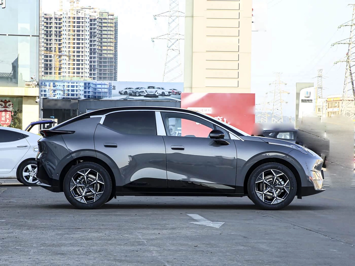 Lynk & Co Z20 Electro AT