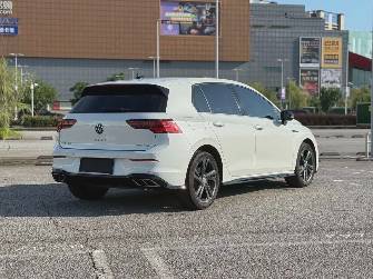 Volkswagen Golf VIII 1.0 MT