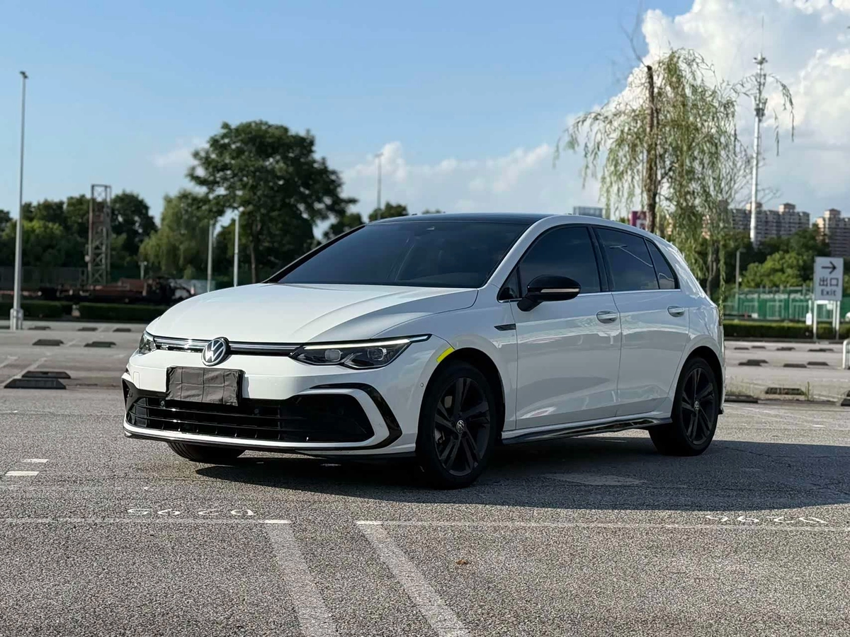 Volkswagen Golf VIII 1.0 MT