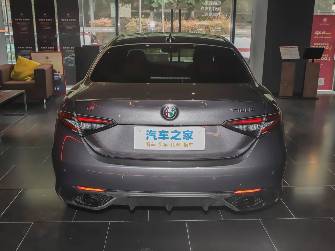 Alfa Romeo Giulia II 2.0 AT