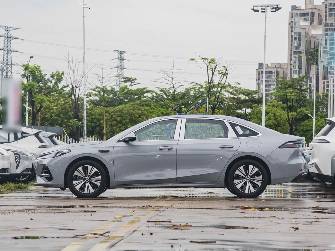 Geely Galaxy A7 1.5hyb AT