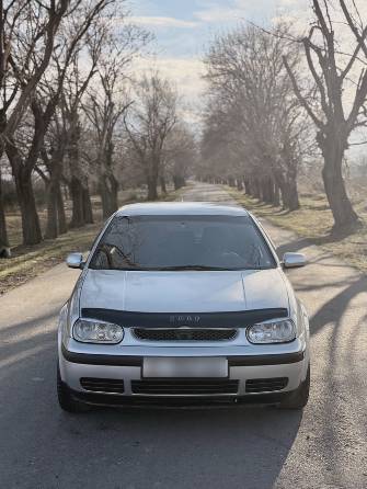 Volkswagen Golf IV 1.6 MT