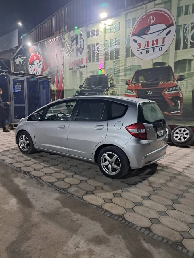 Honda Jazz II Рестайлинг 1.3 MT