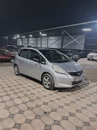 Honda Jazz II Рестайлинг 1.3 MT