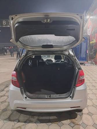 Honda Jazz II Рестайлинг 1.3 MT