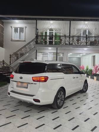 Kia Carnival III 2.2d AT