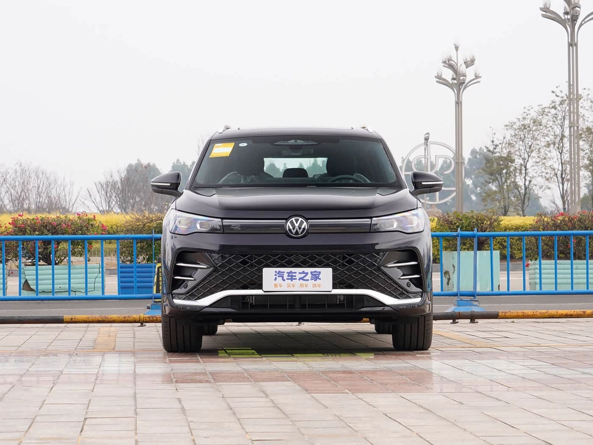 Volkswagen Tiguan II Рестайлинг 2.0 AT 4WD