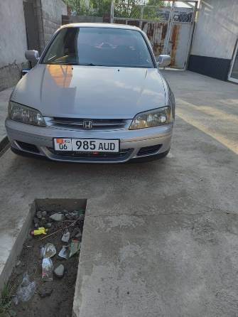 Honda Accord VI 1.8 AT