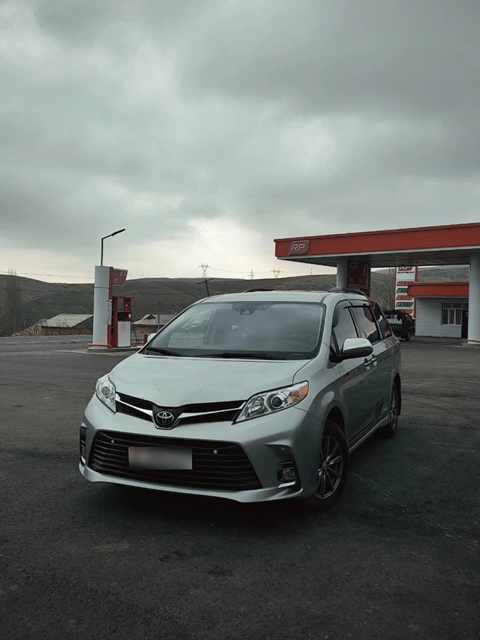 Toyota Sienna III Рестайлинг 2 3.5 AT