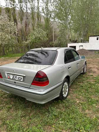 Mercedes-Benz C-Класс I (W202) Рестайлинг 200 2.0 MT