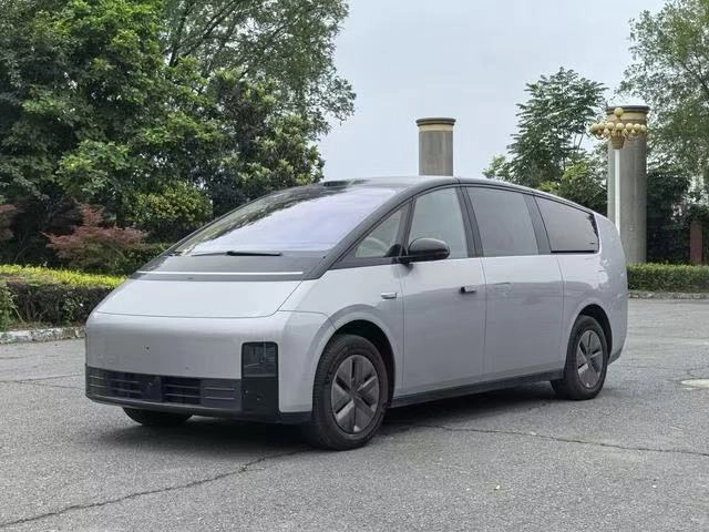 LiXiang Mega 102.7 kWh Electro AT 4WD