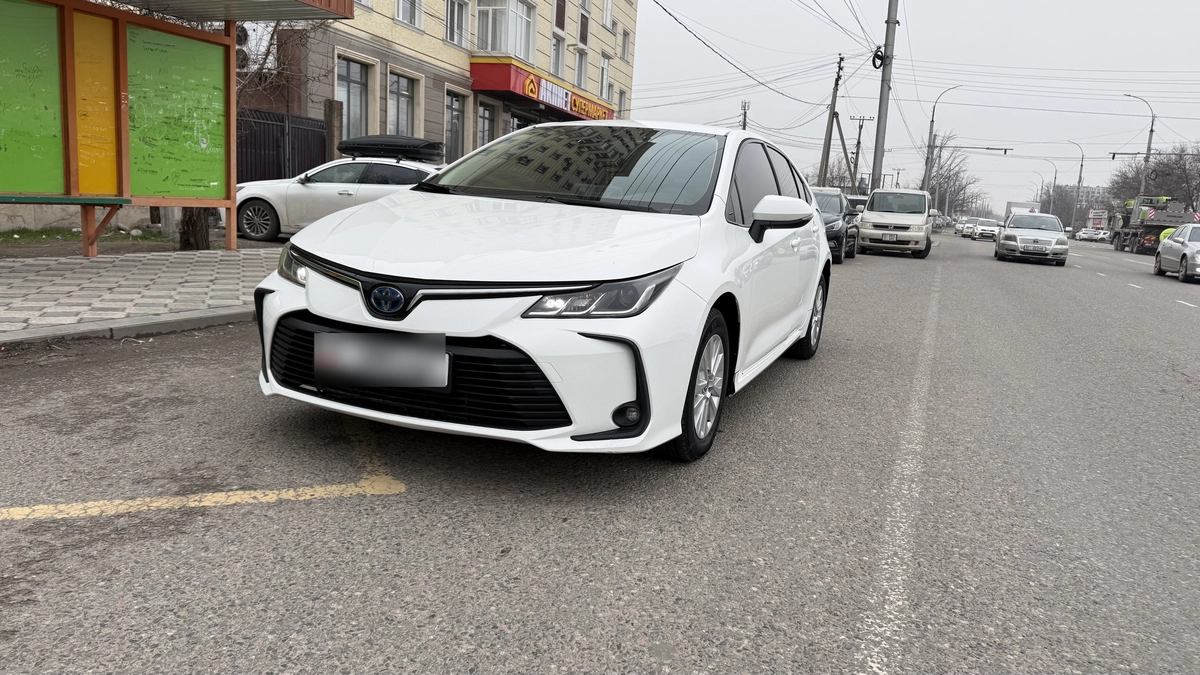 Открыть фото Toyota Corolla XII (E210) Sporty 1.8hyb CVT