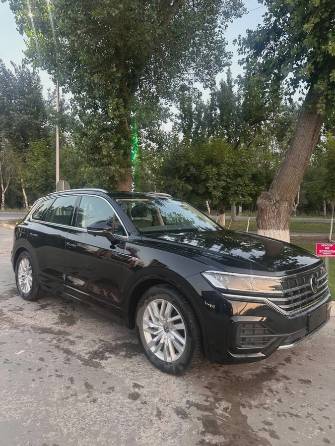 Volkswagen Touareg III Рестайлинг 2.0 AT 4WD