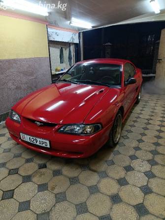 Ford Mustang IV 3.8 AT
