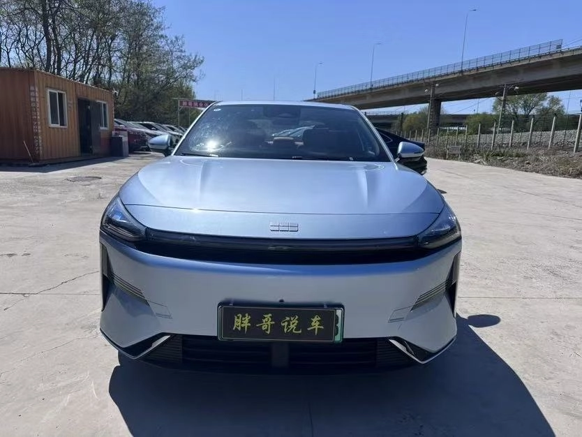 Geely Galaxy L6 125 km 1.5hyb AT