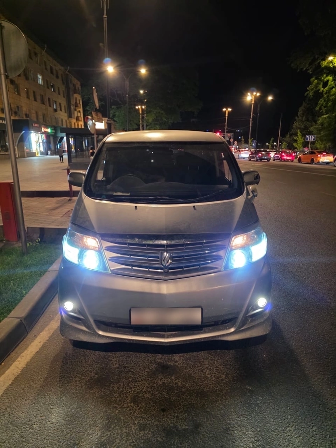 Открыть фото Toyota Alphard I Рестайлинг 3.0 AT 4WD