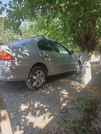 Toyota Avensis I 1.8 MT