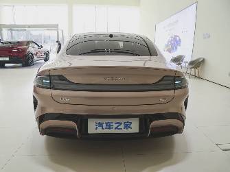 Xiaomi SU7 Electro AT