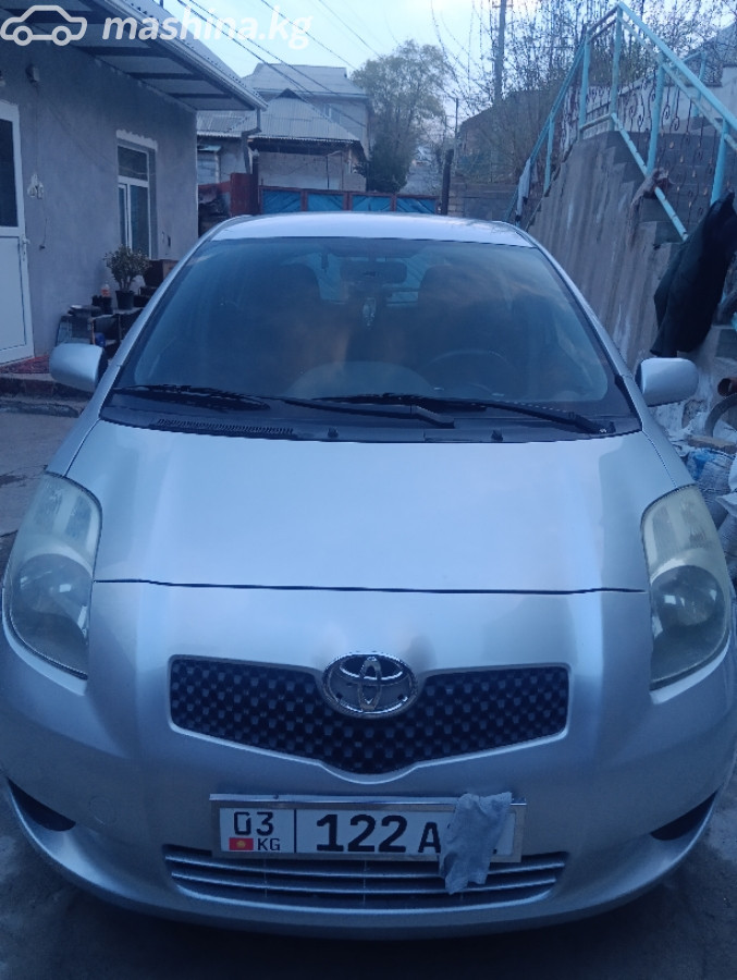 Toyota Yaris II Рестайлинг 1.3 MT