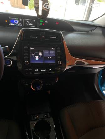 Toyota Prius IV Рестайлинг (XW50) 1.8hyb AT