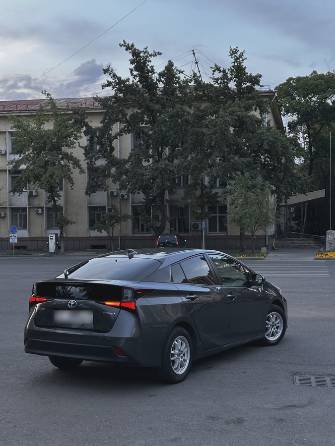 Toyota Prius IV Рестайлинг (XW50) 1.8hyb AT