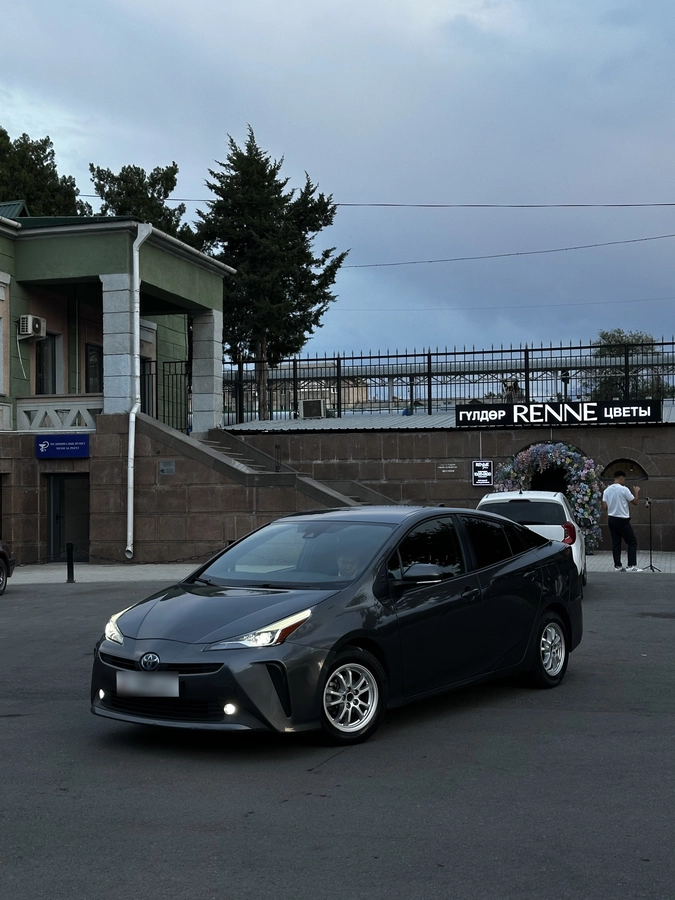 Toyota Prius IV Рестайлинг (XW50) 1.8hyb AT
