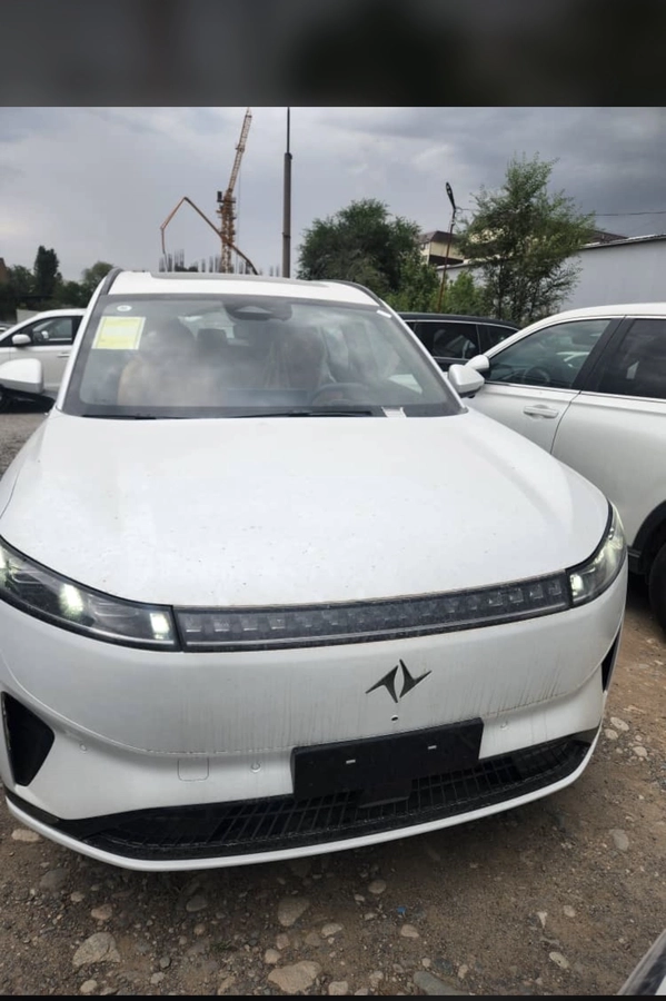 Dongfeng eπ 008 82.28 kWh 1.5hyb AT 4WD