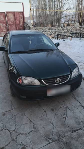 Toyota Avensis I Рестайлинг 2.0 MT