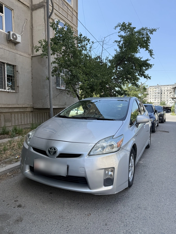 Toyota Prius III (XW30) 1.8hyb AT