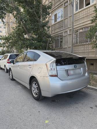 Toyota Prius III (XW30) 1.8hyb AT