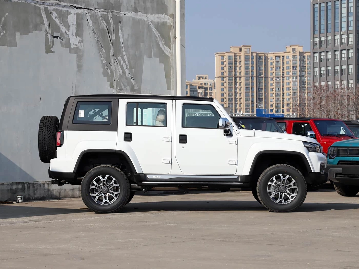 BAIC BJ40 I Рестайлинг 2.0 AT 4WD