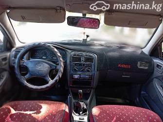 Toyota Avensis I 1.6 MT