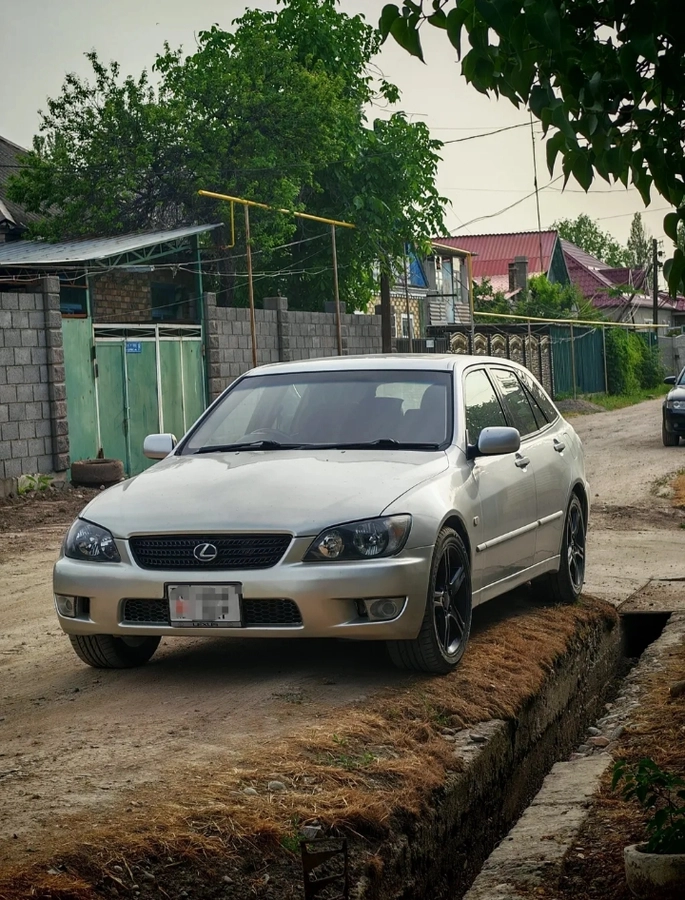 Lexus IS I 300 3.0 AT
