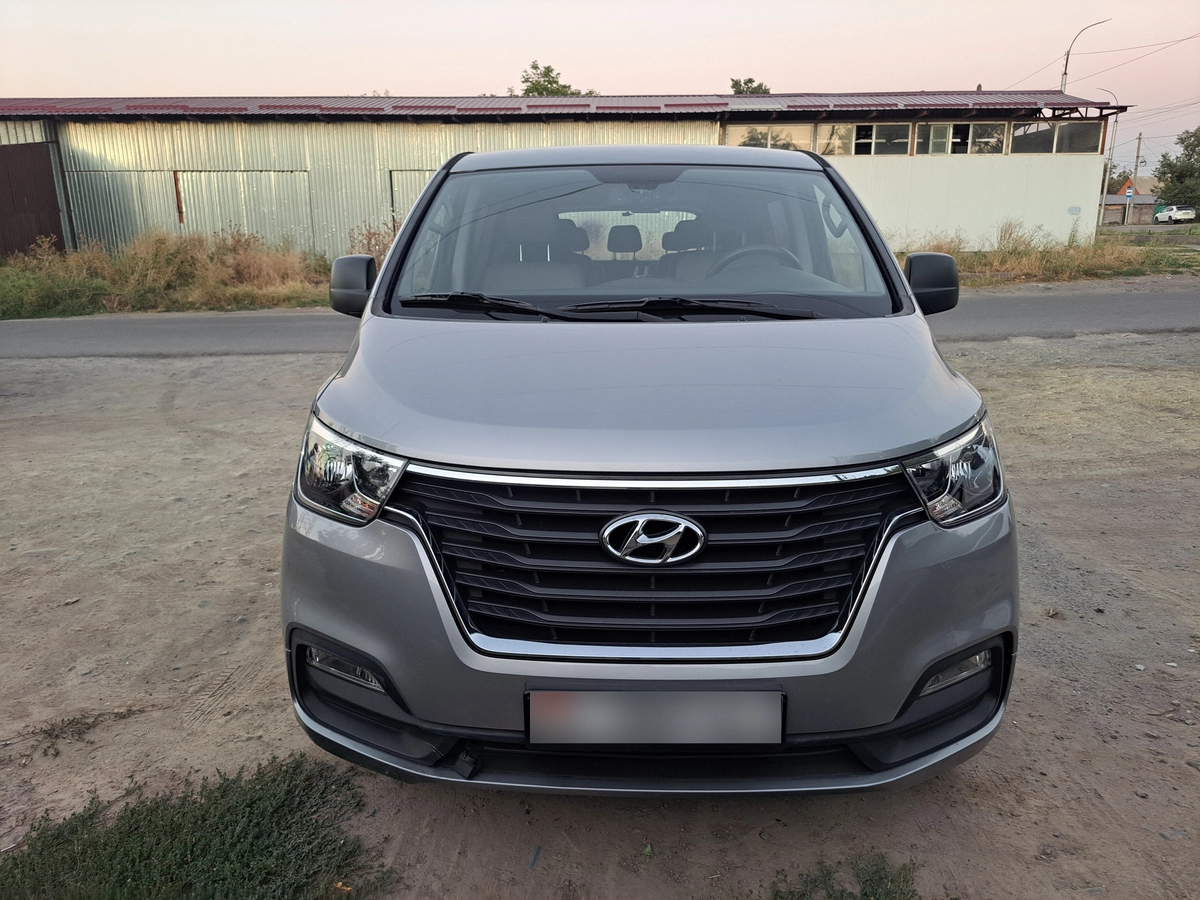 Hyundai Starex (H-1) Hyundai Starex (H-1) II Рестайлинг 2 2.5d AT