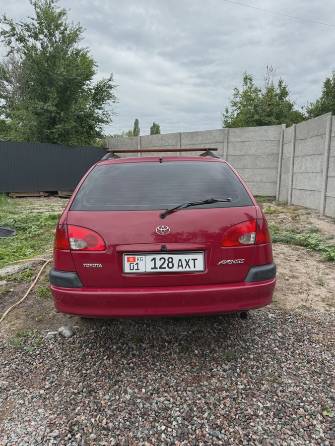 Toyota Avensis I 1.6 MT