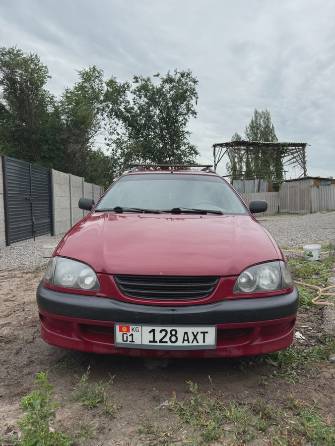 Toyota Avensis I 1.6 MT