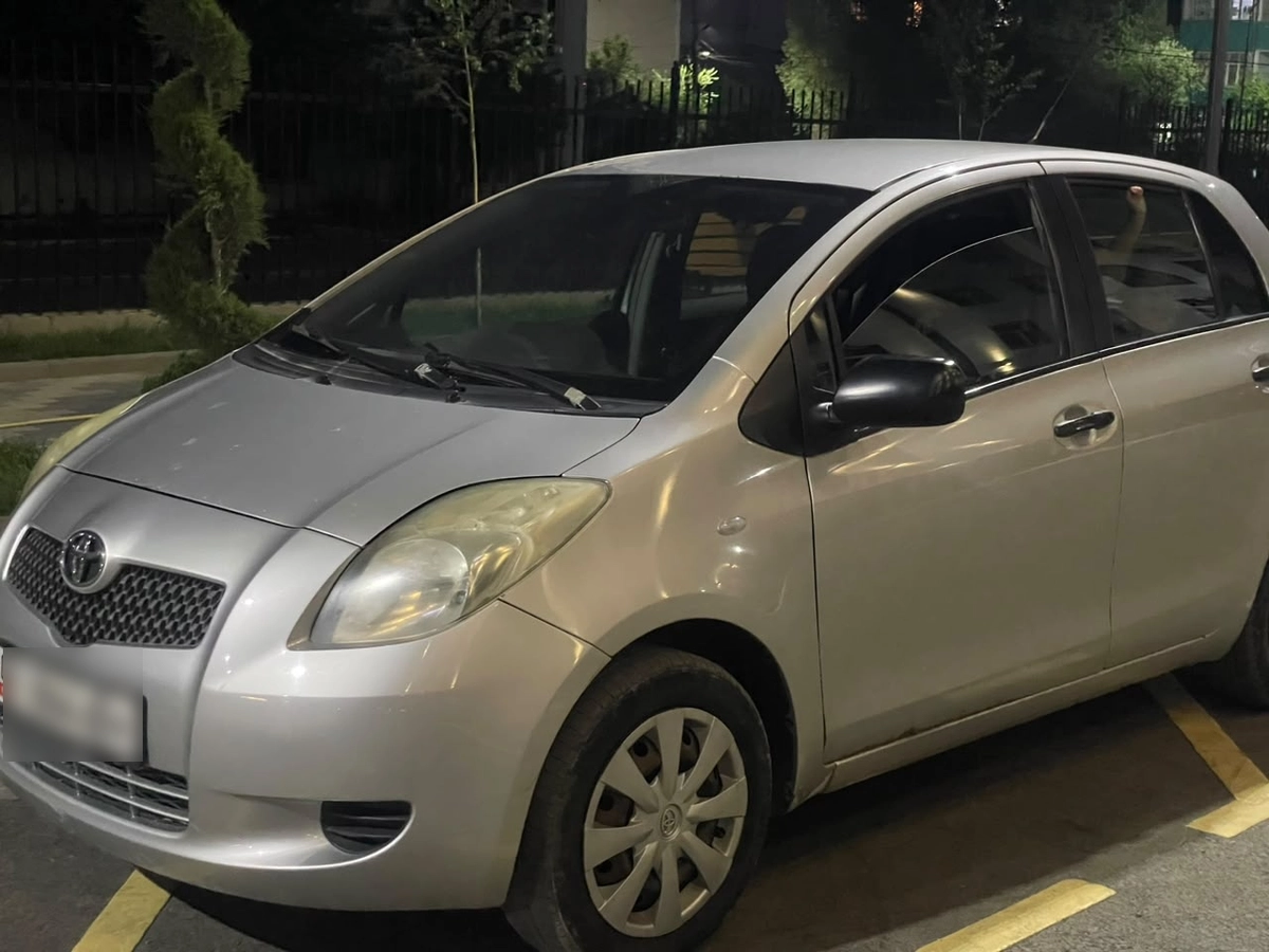 Открыть фото Toyota Yaris II 1.0 MT