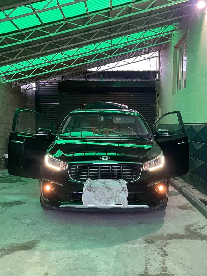 Открыть фото Kia Carnival III 2.2d AT