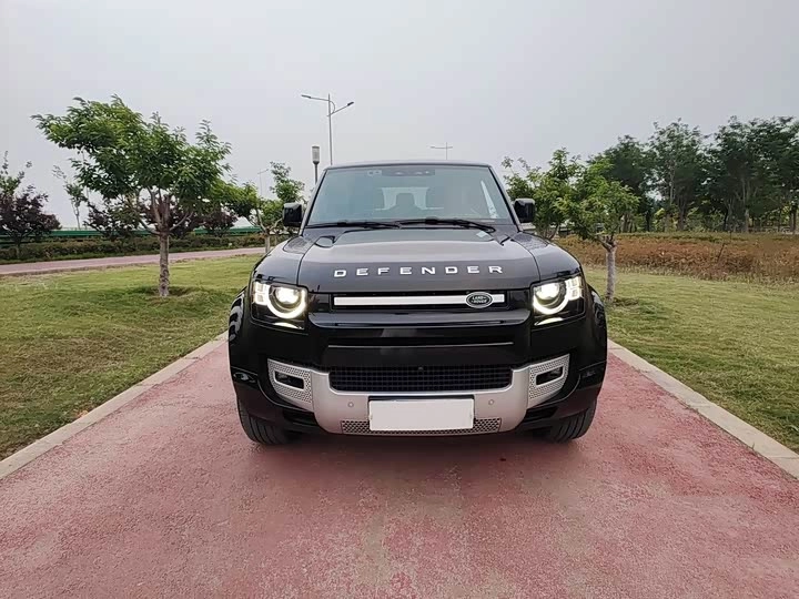 Открыть фото Land Rover Defender II 90 2.0 AT 4WD