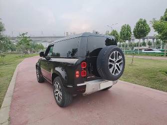Land Rover Defender II 90 2.0 AT 4WD