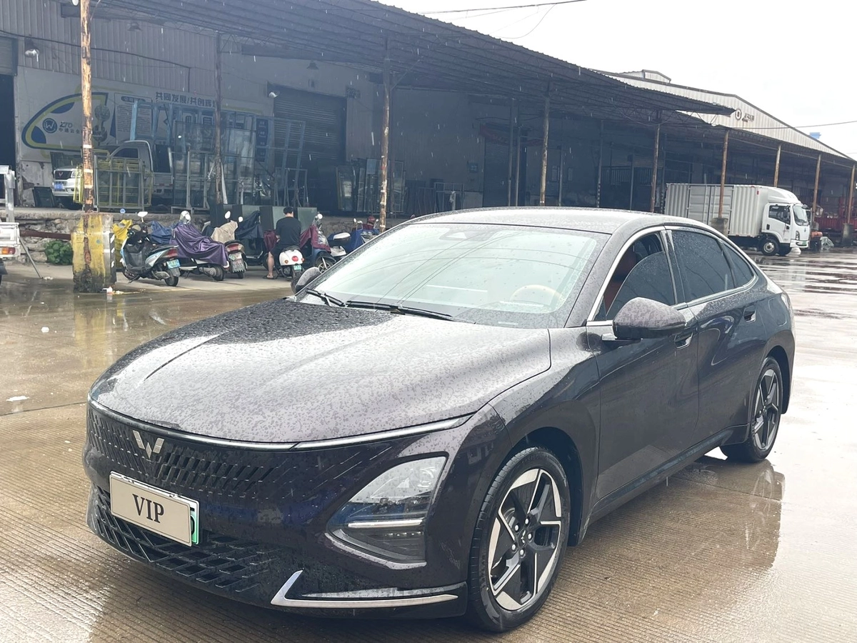 Wuling Starlight 1.5hyb AT