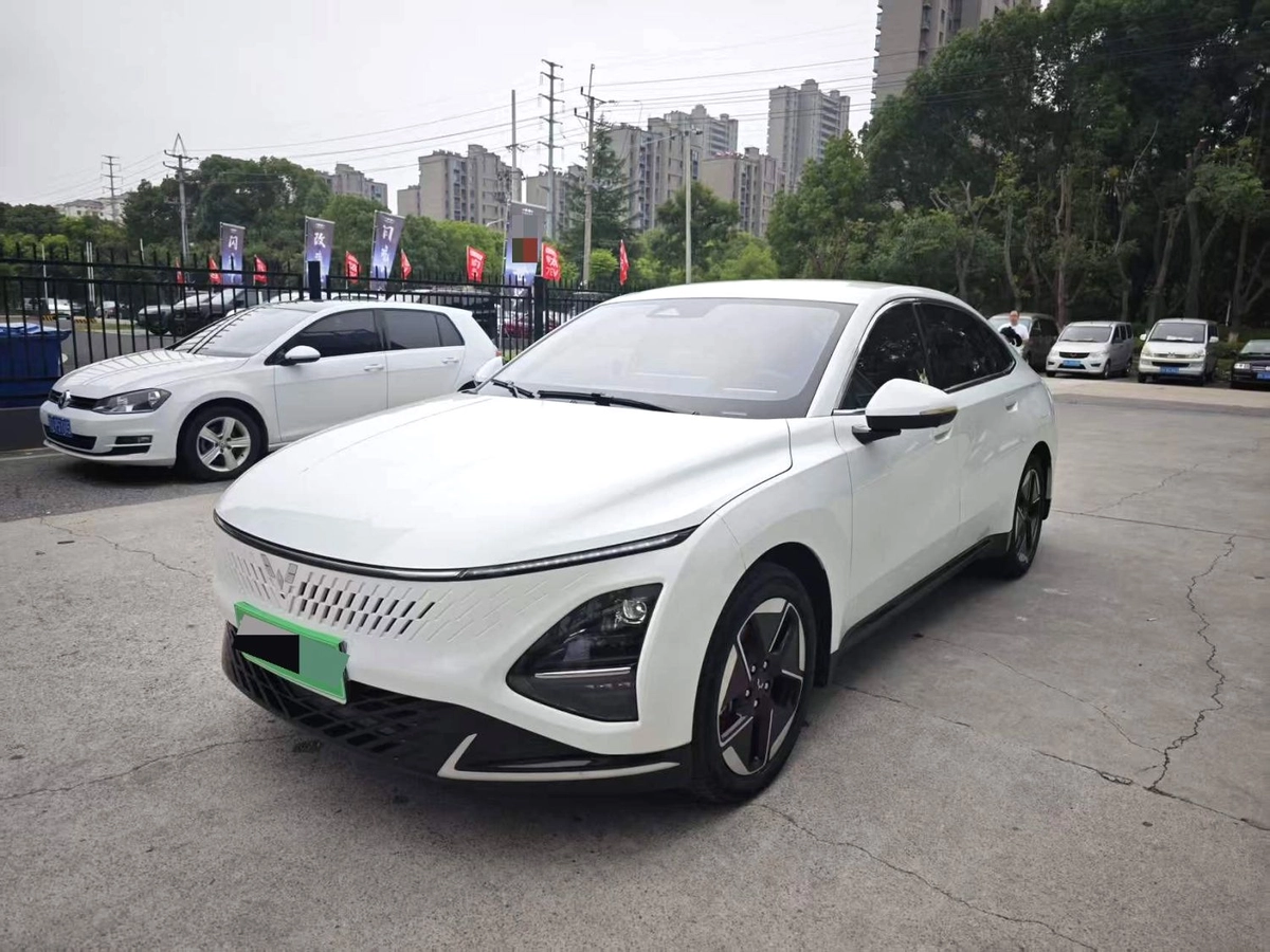 Wuling Starlight 1.5hyb AT